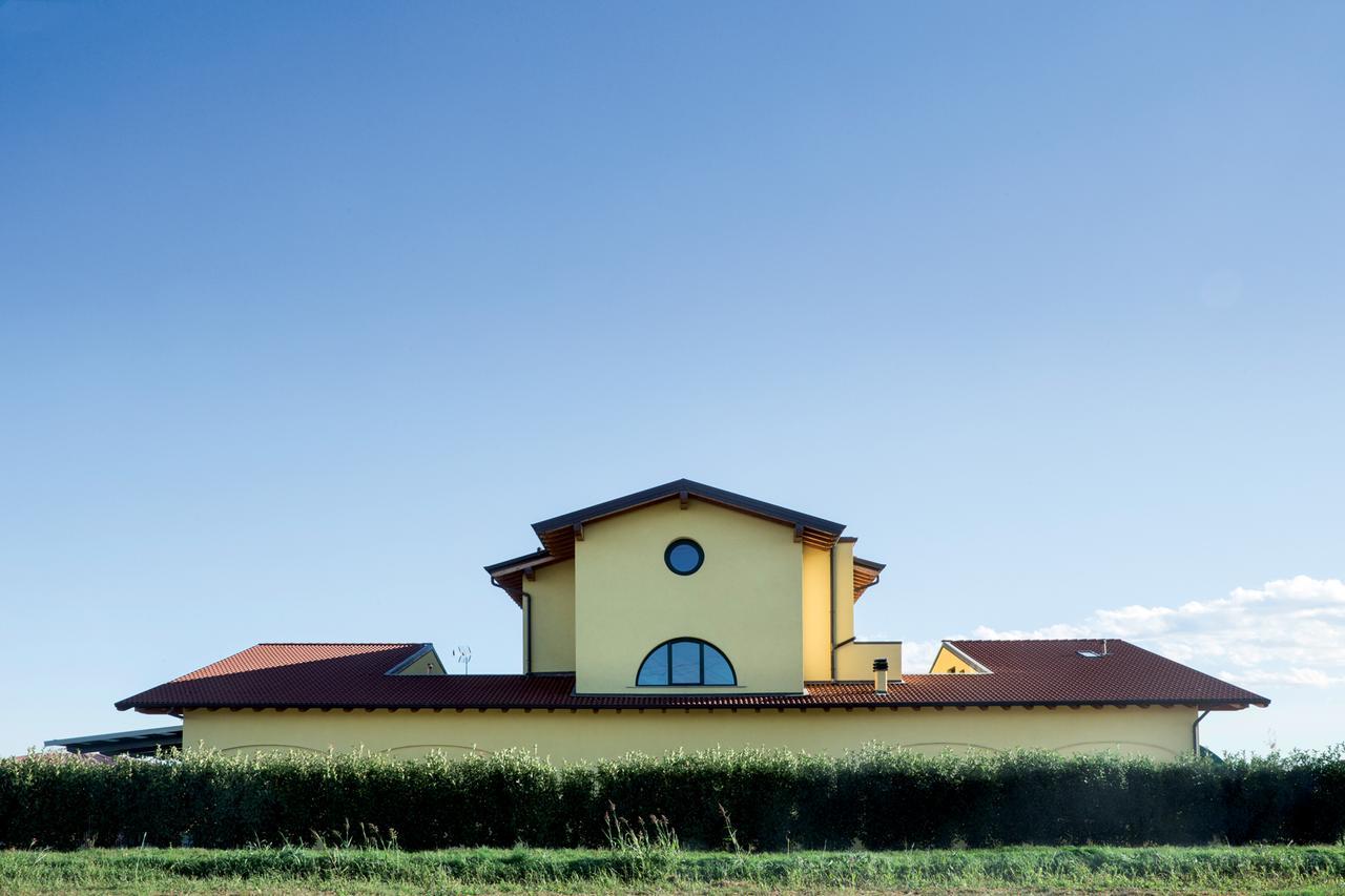 Agriturismo Camisi Qh Cambiago Luaran gambar
