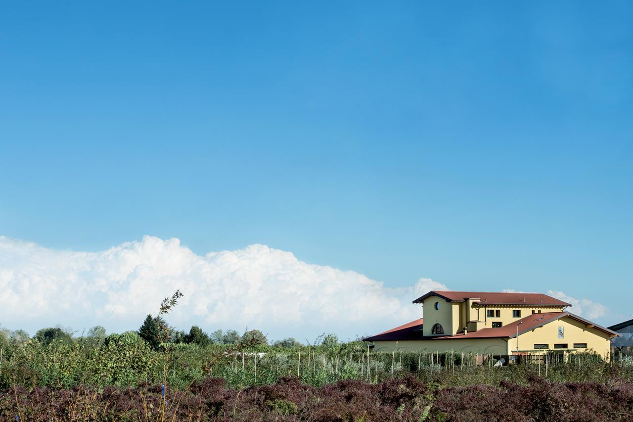Agriturismo Camisi Qh Cambiago Luaran gambar